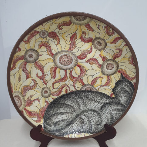 Kwak Yuna, Flowers and cats, 43×43cm, ceramic hand painting, 2021