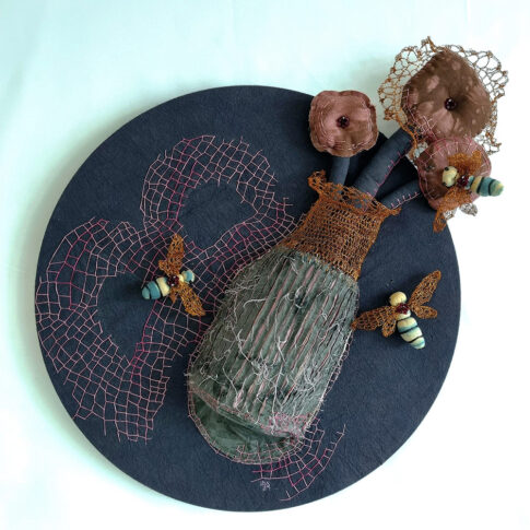 김월숙, 연결하다, 45x45cm, Natural dyeing, kappa wire, cotton dyed thread, 2025