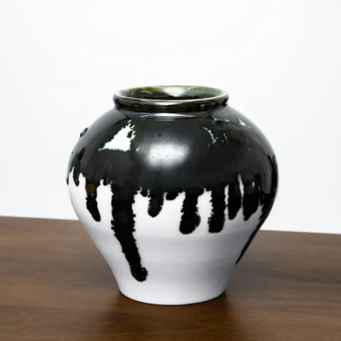 김세희, 잔류, 13.5×13.0cm, porcelain and glaze, 2025