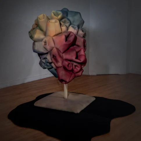 Kim Myeongjin, Tangled Words, 110.0×110.0×170.0cm, airbrush and stitching on sponge, 2025